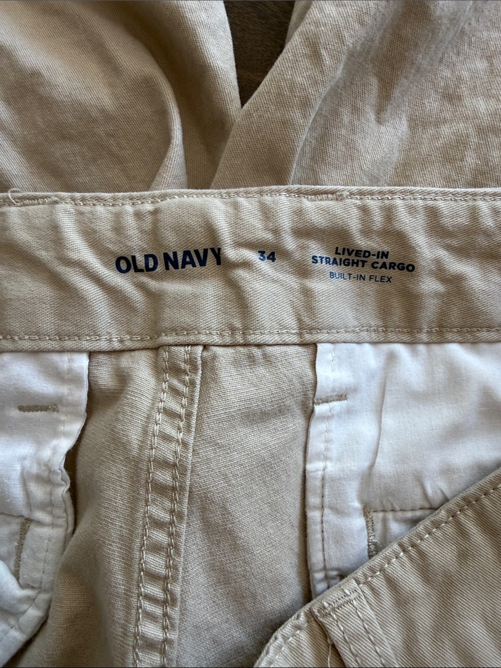 Old Navy Men's Cargo Lived-In Straight Shorts in Beige. Size: 34 - Picture 3 of 7